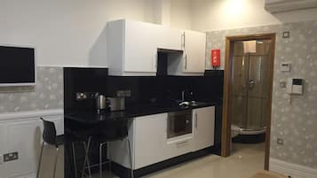 Superior Studio, 1 Double Bed | Private kitchenette | Fridge, microwave, stovetop, electric kettle