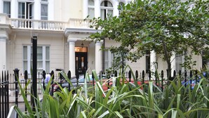 A building with a traditional facade, a black door, and a balcony. - Paddington Apartments (London)