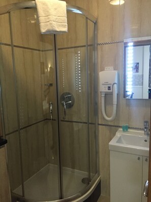 Superior Studio, 1 Double Bed | Bathroom | Shower, hair dryer, towels - Paddington Apartments (London)