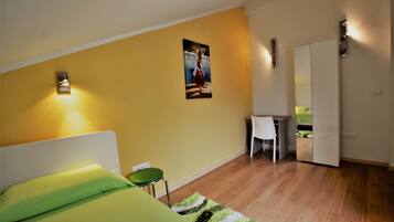 ํ๋ฆฌ๋ฏธ์ ์ํํธ, ์นจ์ค 4๊ฐ, ํ
๋ผ์ค, ๋ฐ๋ค ์ ๋ง | ์ ์๊ทน์ฑ ์นจ๊ตฌ, ๋ฉ๋ชจ๋ฆฌํผ ์นจ๋, ๊ฐ์ค ๋ด ๊ธ๊ณ , ๊ฐ๊ฐ ๋ค๋ฅธ ์คํ์ผ์ ์ธํ
๋ฆฌ์ด