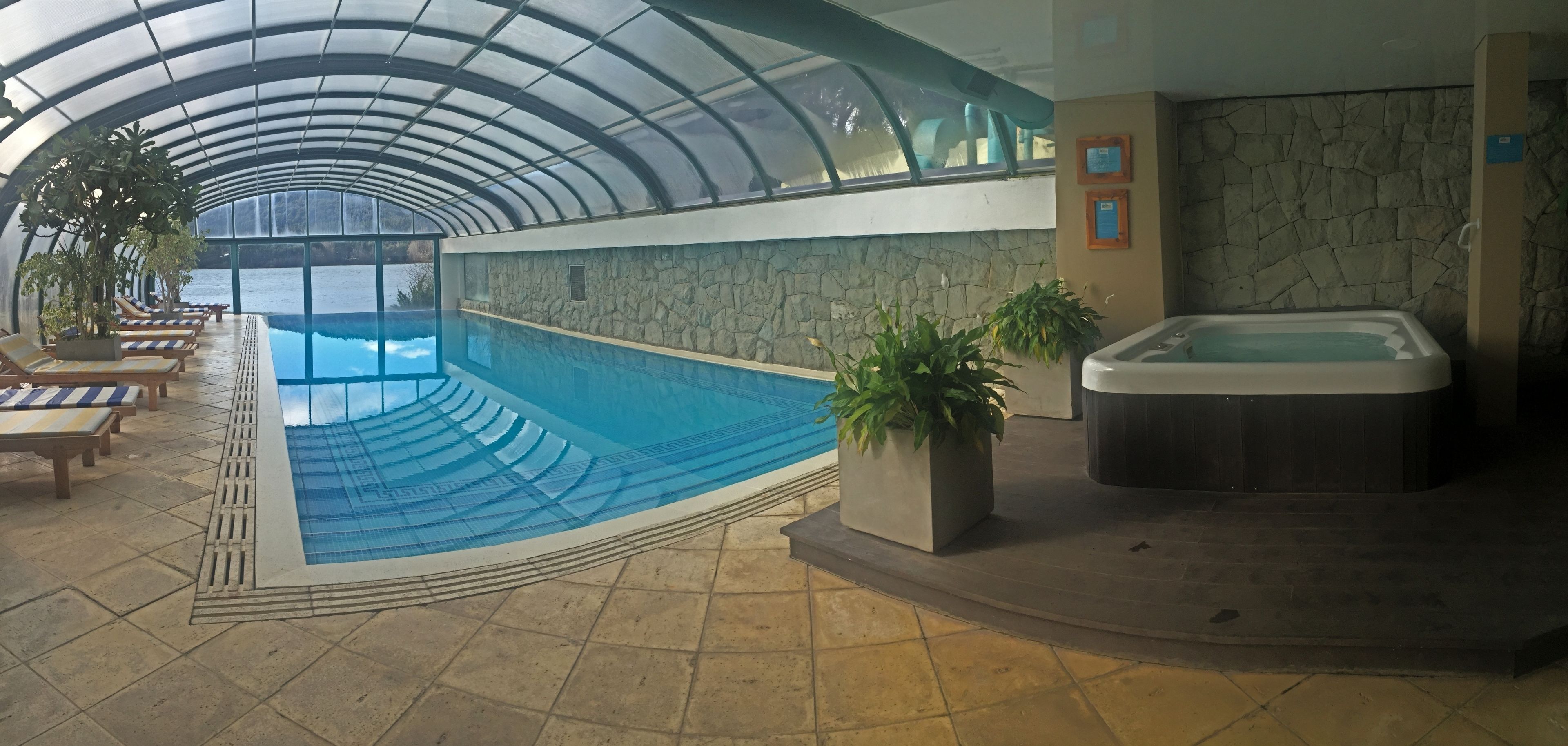 Bồn tắm spa trong nhà
