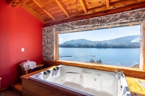 Superior Bungalow, Balcony, Lake View | Bathroom