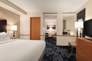Desk, iron/ironing board, free cots/infant beds, free WiFi - Fairfield Inn & Suites by Marriott Tupelo (Tupelo)