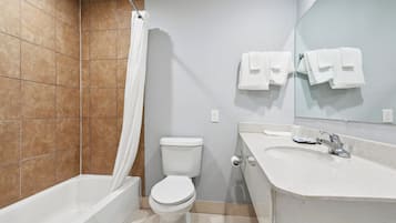 Combined shower/tub, spring water tub, free toiletries, towels