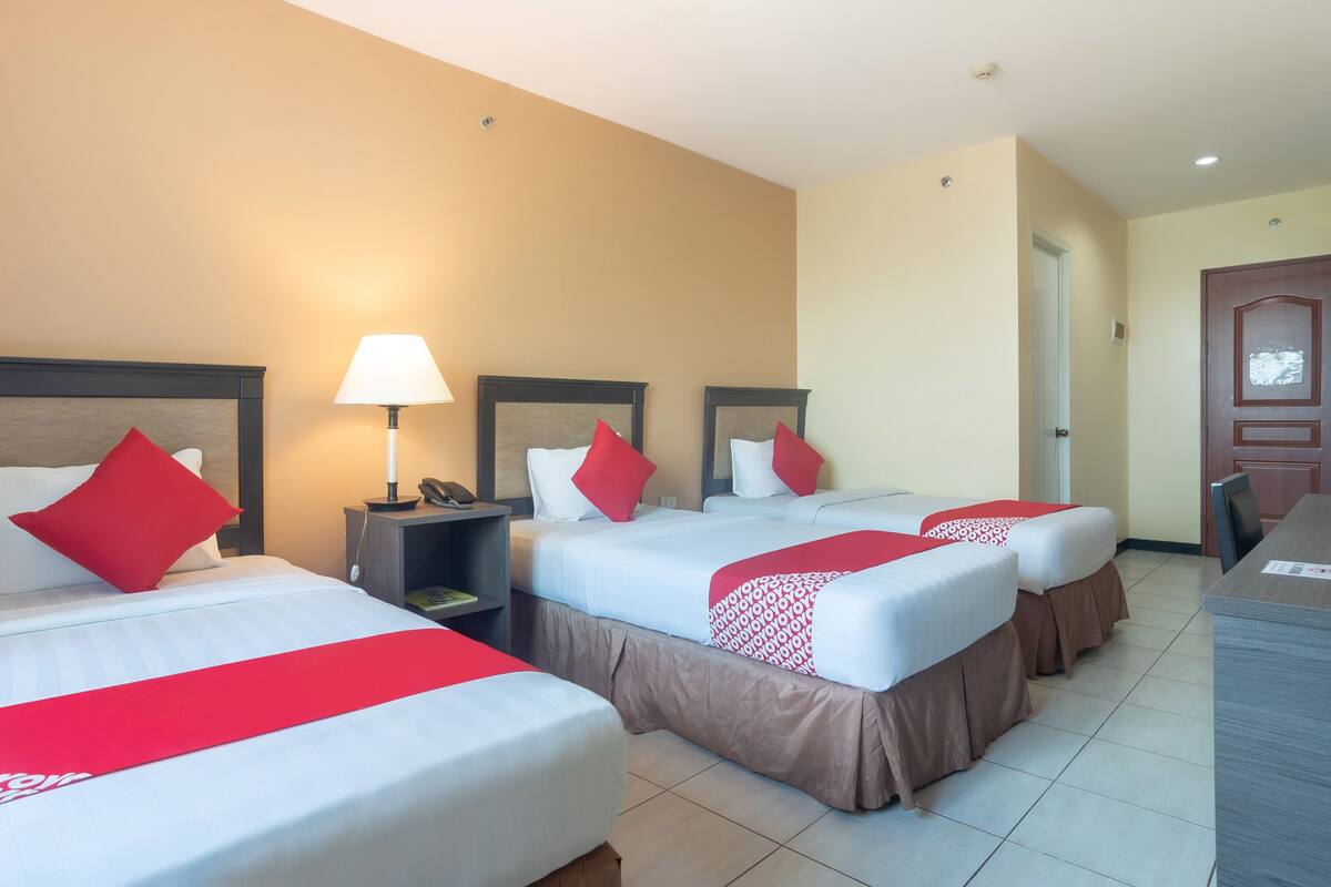 Superior Suite | Desk, WiFi (free), bed sheets
