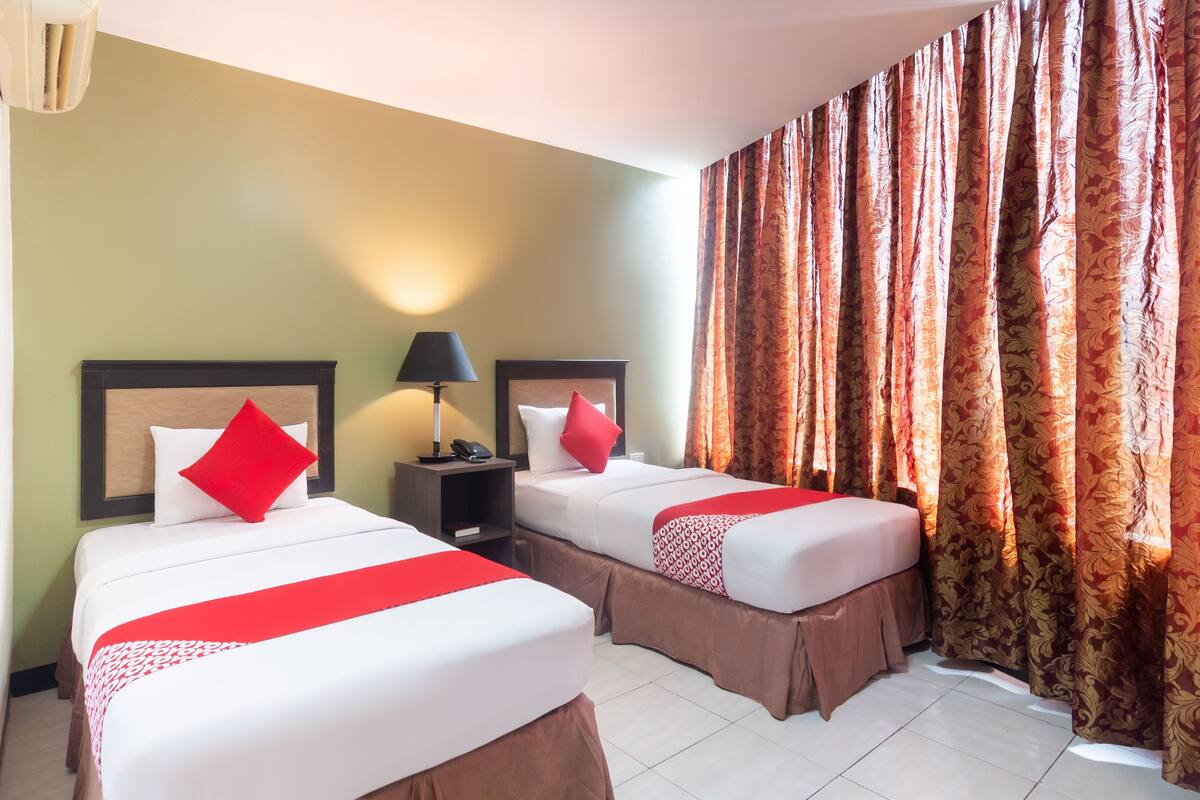 Deluxe Twin Room | Desk, WiFi (free), bed sheets