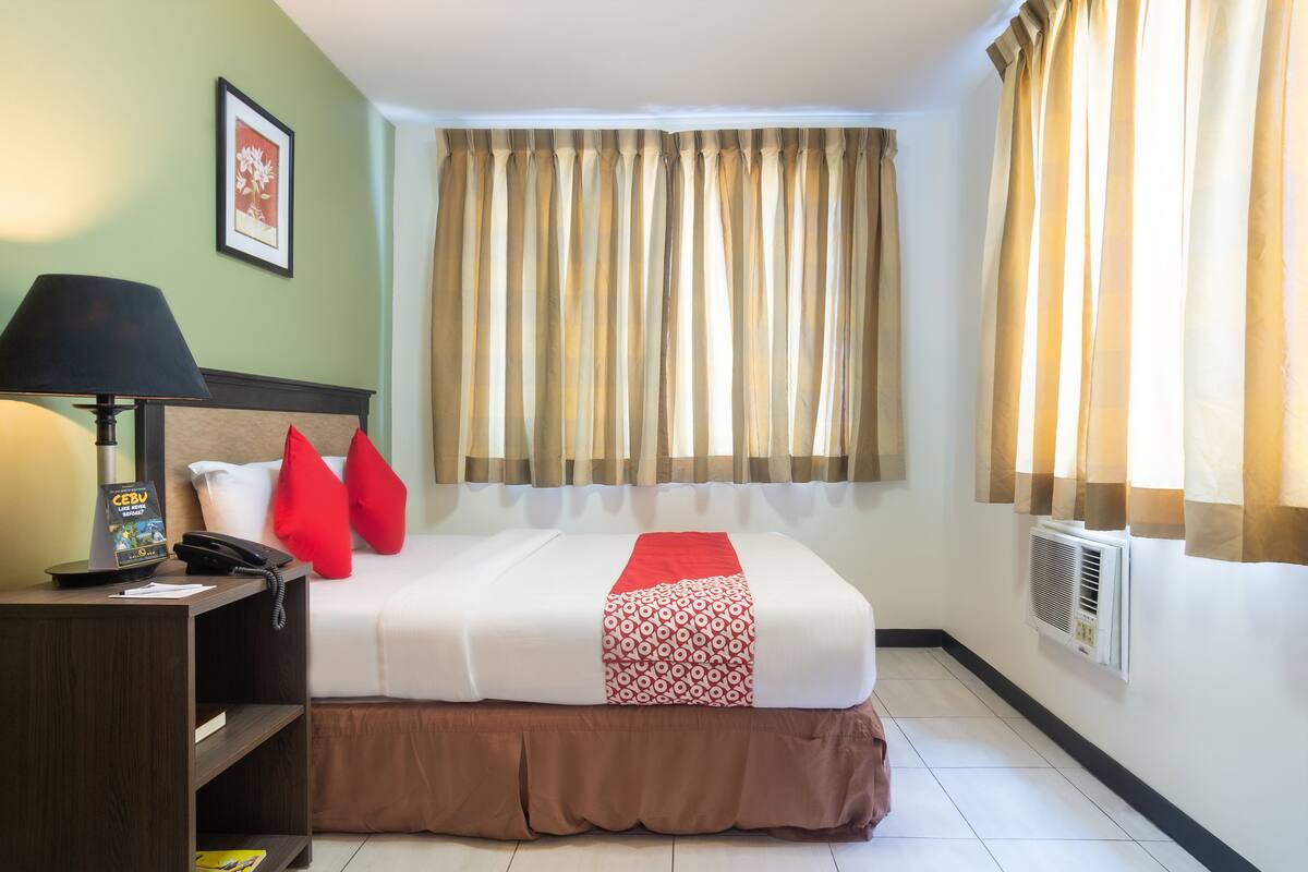 Superior Double Room | Desk, WiFi (free), bed sheets