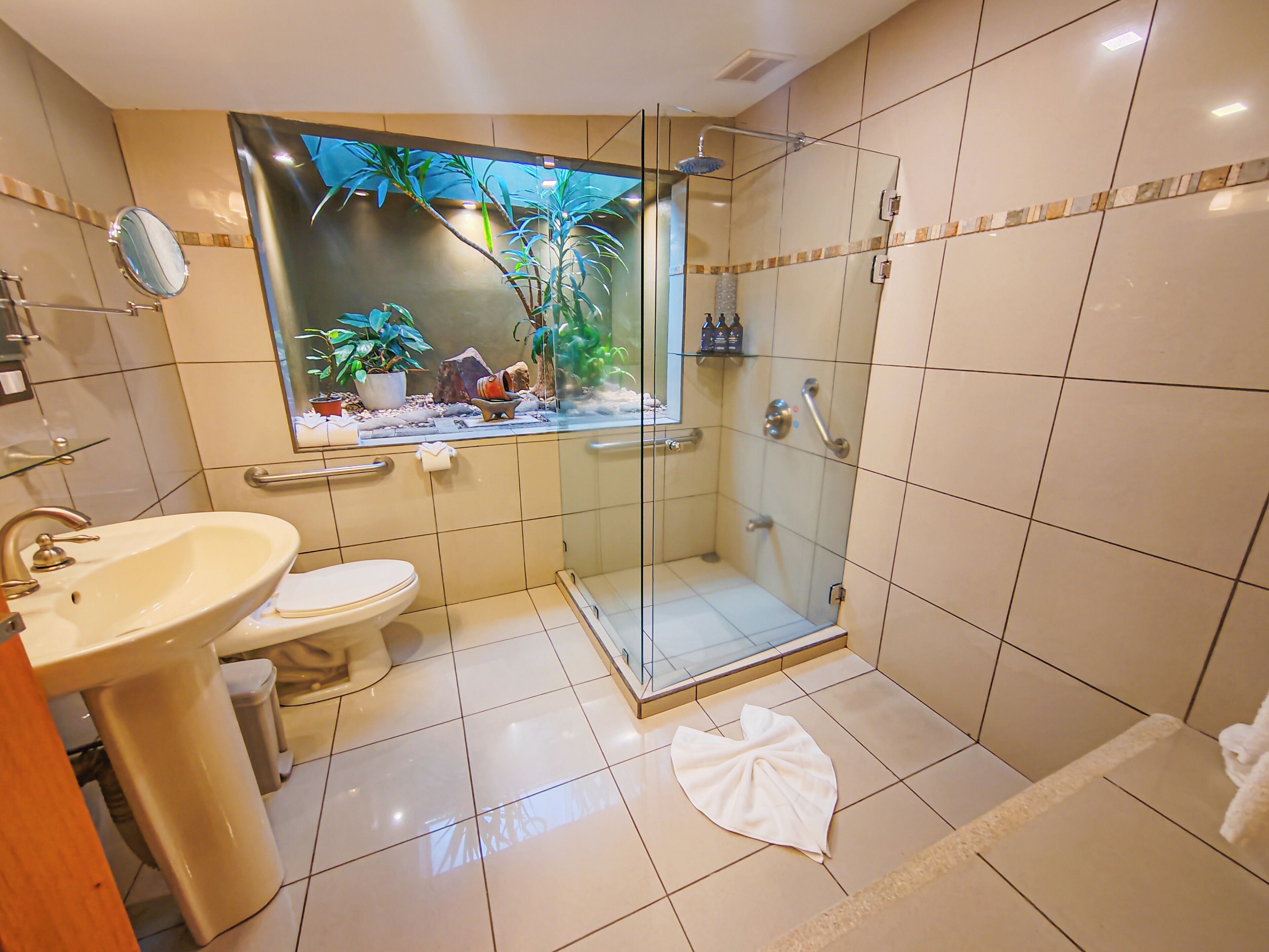 garden family | bathroom | shower, eco-friendly toiletries, hair dryer, bathrobes