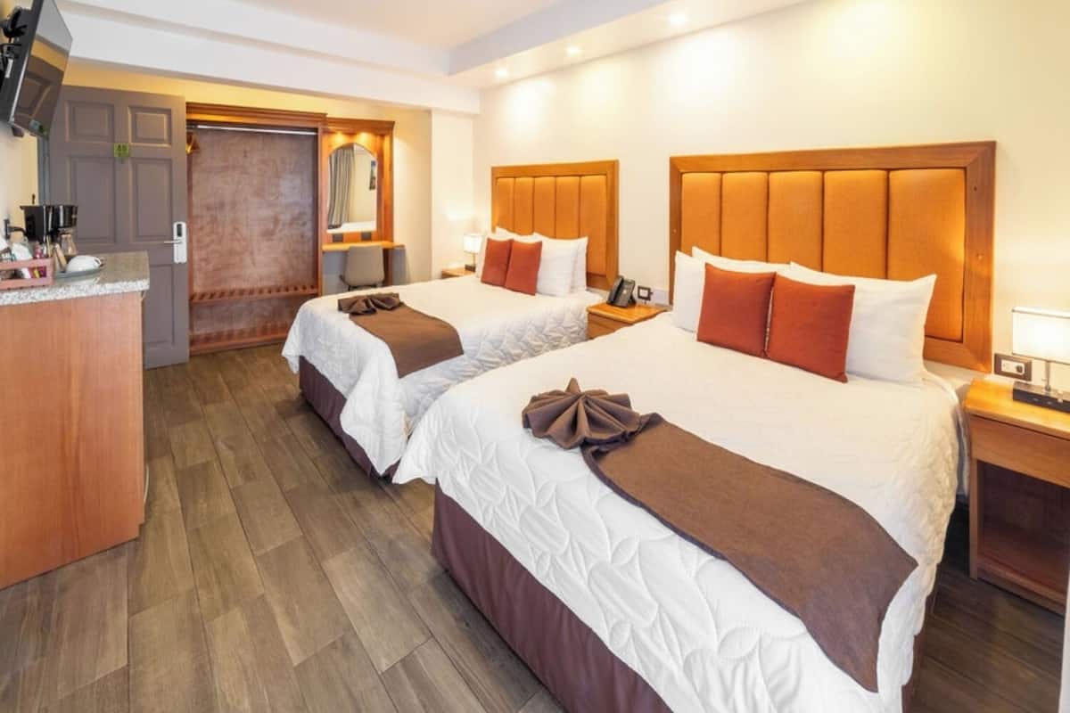 Queztal 2 Beds | Pengeskab på værelset, skrivebord, mørklægningsgardiner, sengetøj