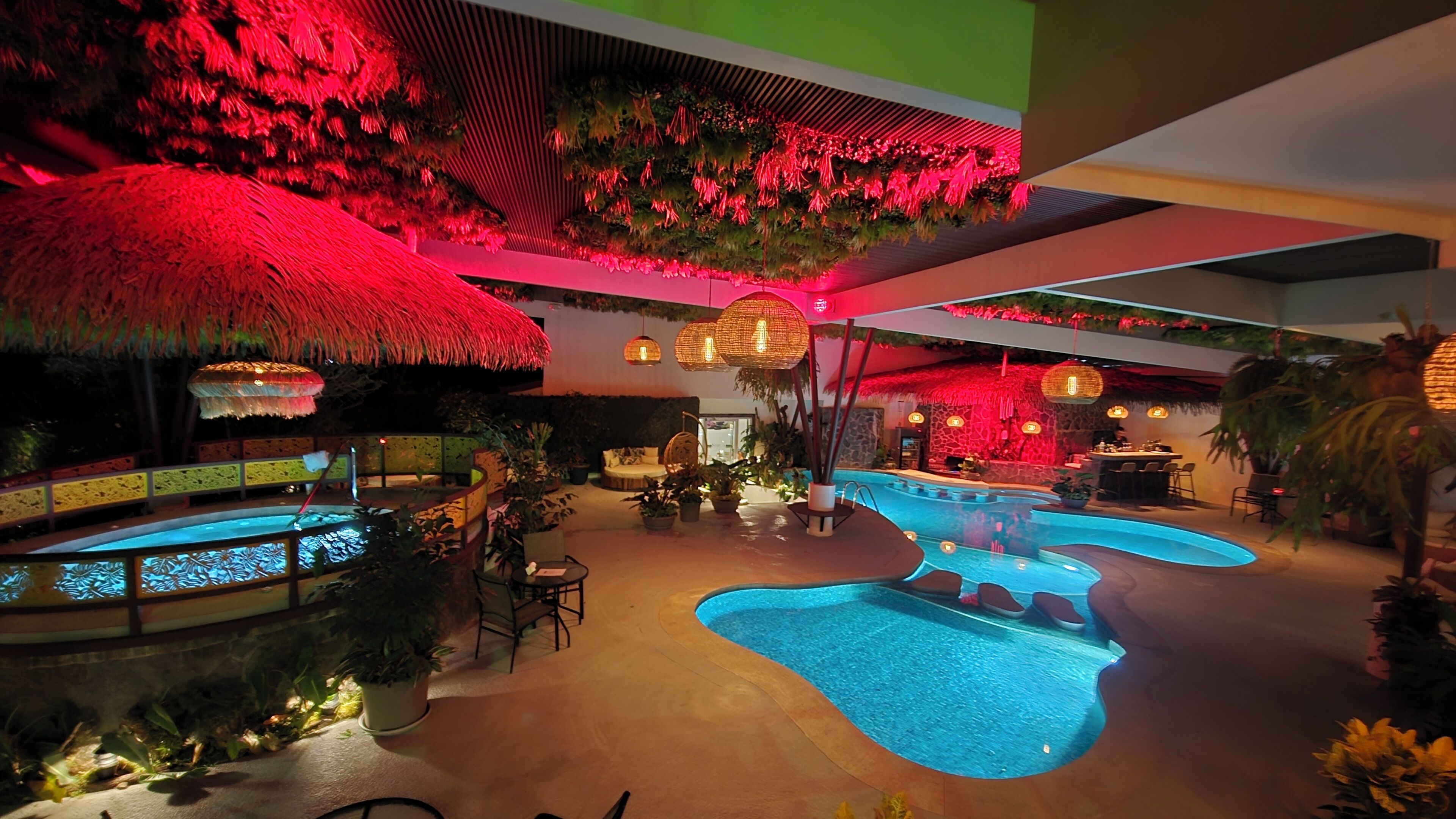 Indoor pool, sun loungers