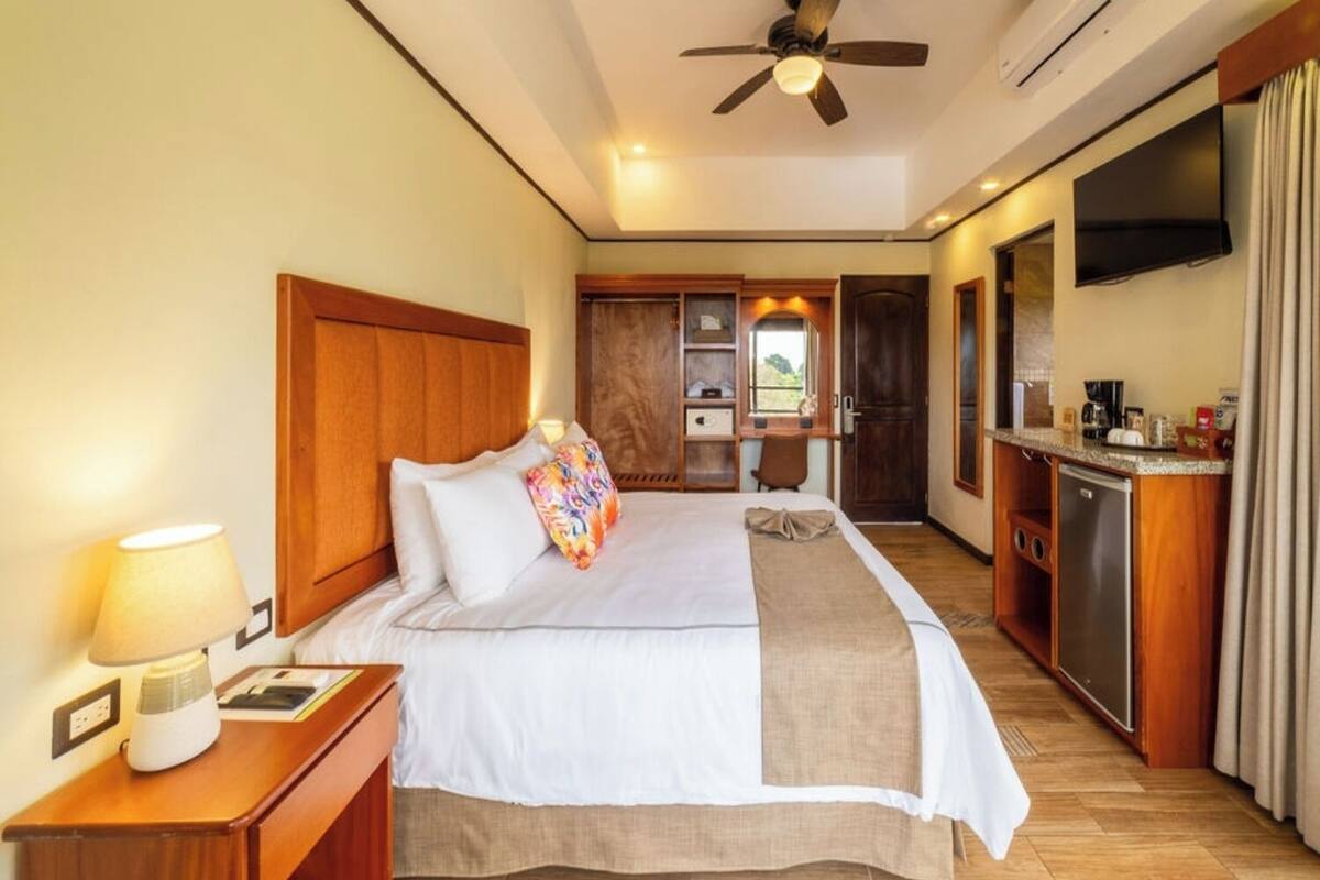 Quetzal 1 Bed | 高級寝具、羽毛の掛け布団、ピロートップベッド、セーフティボックス (室内)