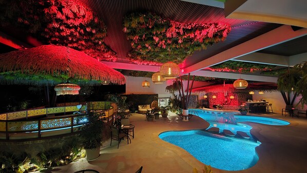 室内游泳池,日光浴躺椅