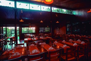 供应早餐、午餐和晚餐，国际美食，花园景观