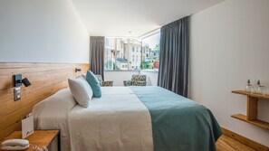 Premium bedding, in-room safe, individually decorated - Fauna Hotel (Valparaiso)