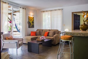 Villa, 2 Schlafzimmer, Nichtraucher, Küche | Hochwertige Bettwaren, Zimmersafe, individuell dekoriert