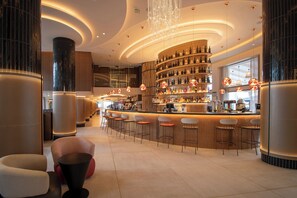 2 bares/lounges, bar ao lado da piscina