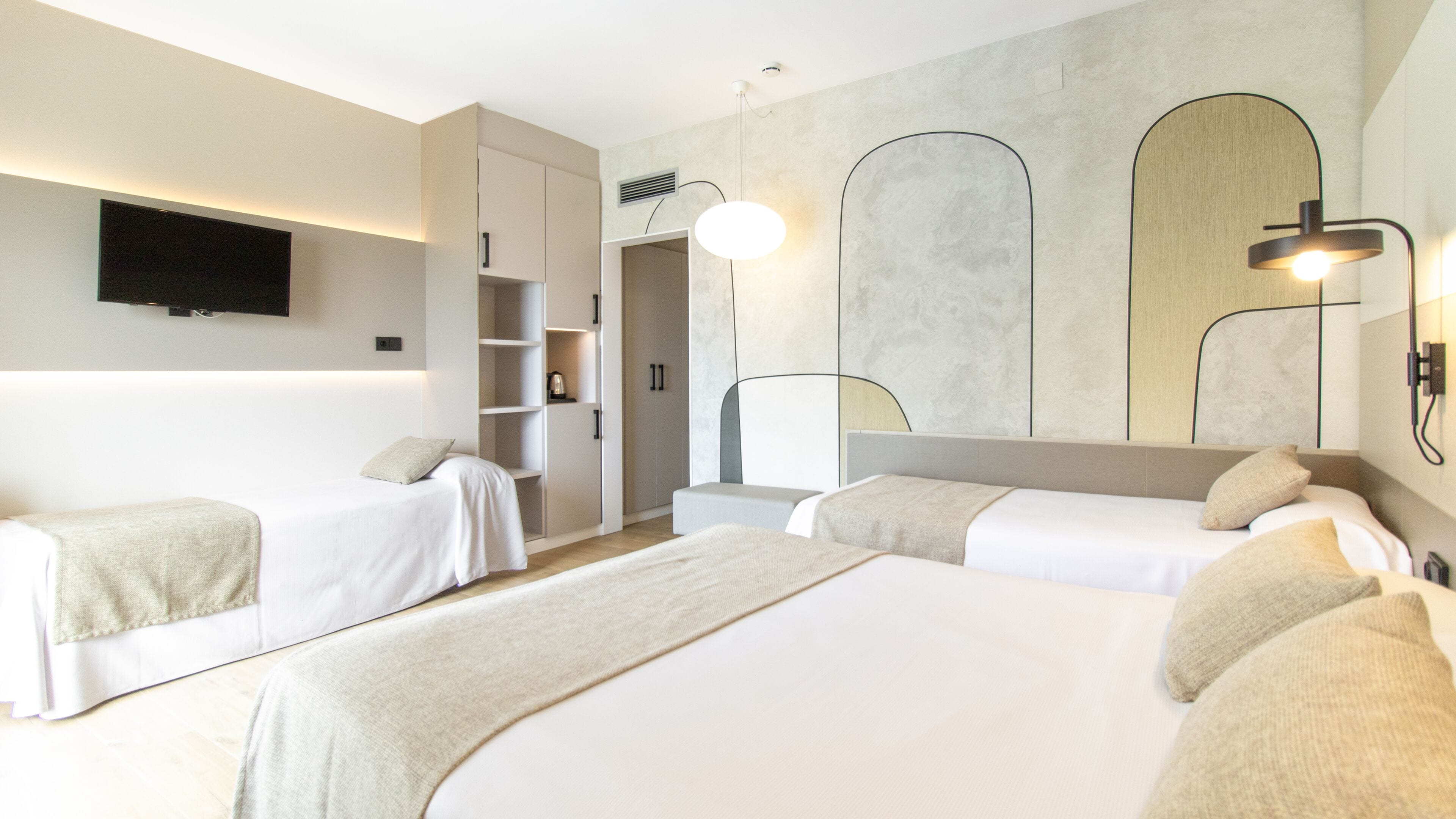 1 bedroom, desk, blackout curtains, free cots/infant beds