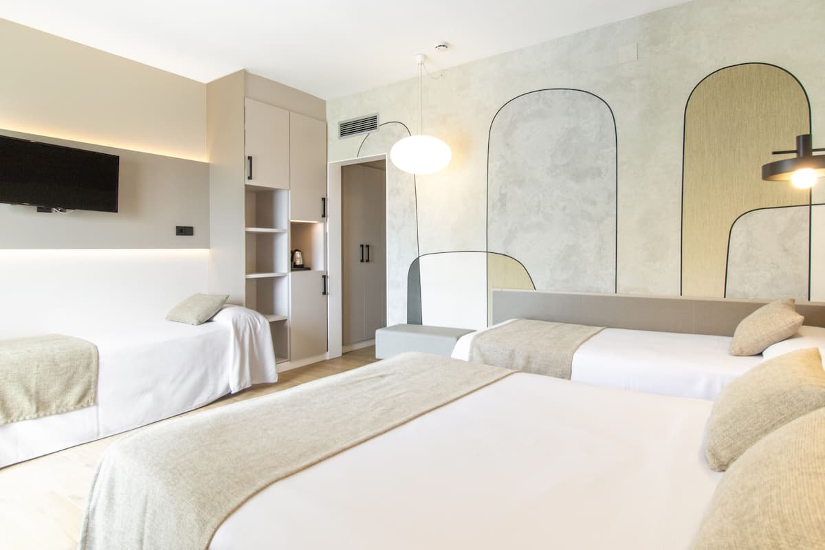 1 bedroom, desk, blackout curtains, free cots/infant beds