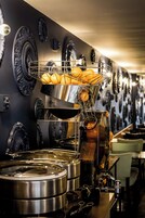 Desayuno buffet diario (EUR 15 por persona)