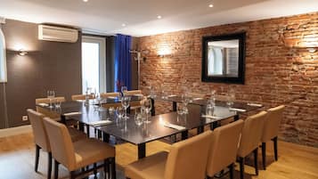 Petit déjeuner, déjeuner et dßner servis sur place