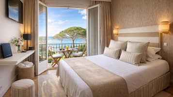 Comfort Double Room | Minibar, in-room safe, desk, blackout curtains