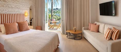 Junior-suite - balkon | Minibar, pengeskab på værelset, skrivebord, mørklægningsgardiner