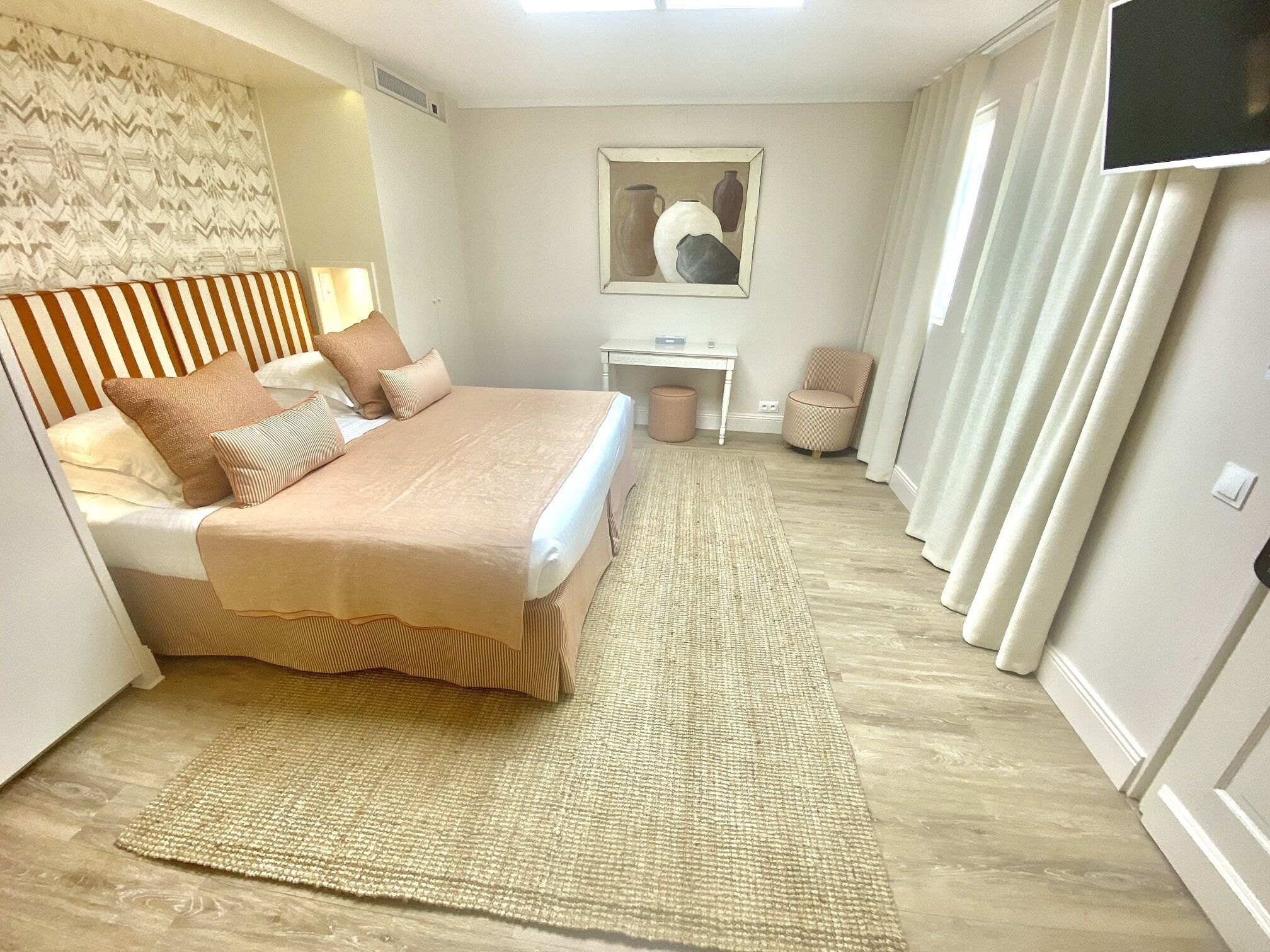 room, 1 double bed, ground floor | minibar, in-room safe, desk, blackout curtains