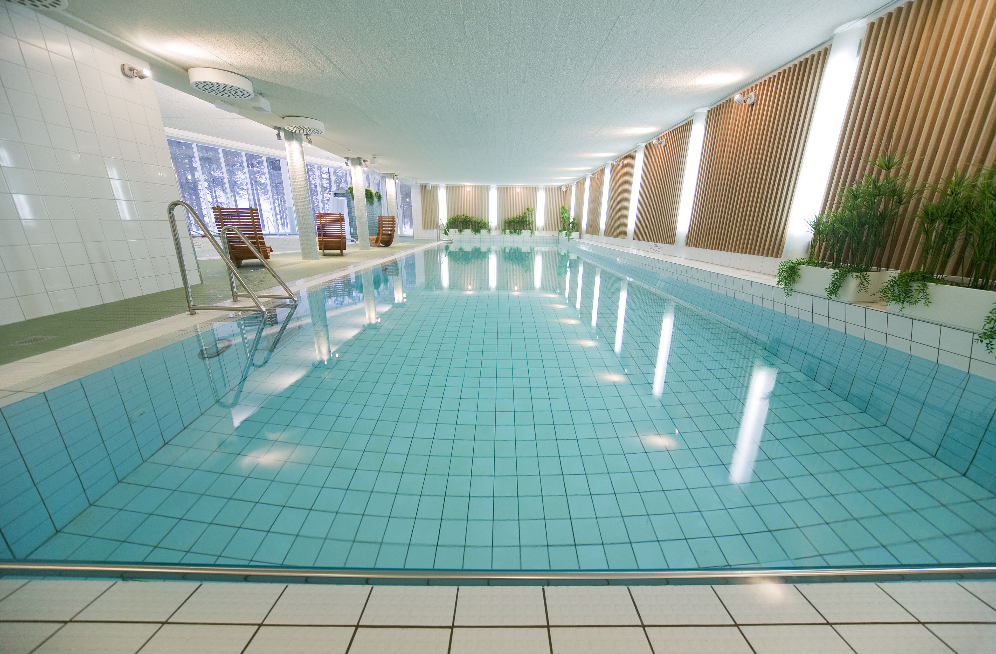 2 indoor pools