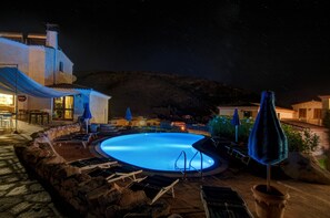 Outdoor pool, pool umbrellas, sun loungers - Residence Bouganvillage (Budoni)