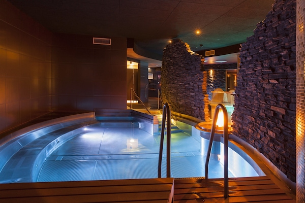 Sauna, body treatments, aromatherapy, body wraps, body scrubs, facials