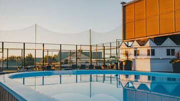 4 indoor pools, seasonal outdoor pool