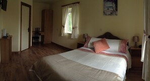 Double Room (Annex) | Iron/ironing board, free WiFi, bed sheets - Deerpark Manor Bed & Breakfast (Swinford)