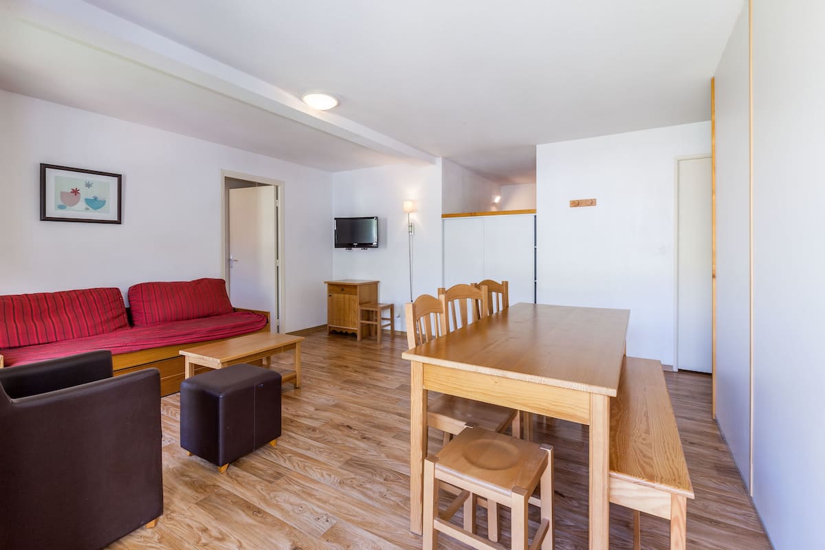 Apartment, 2 Bathrooms | In-room dining