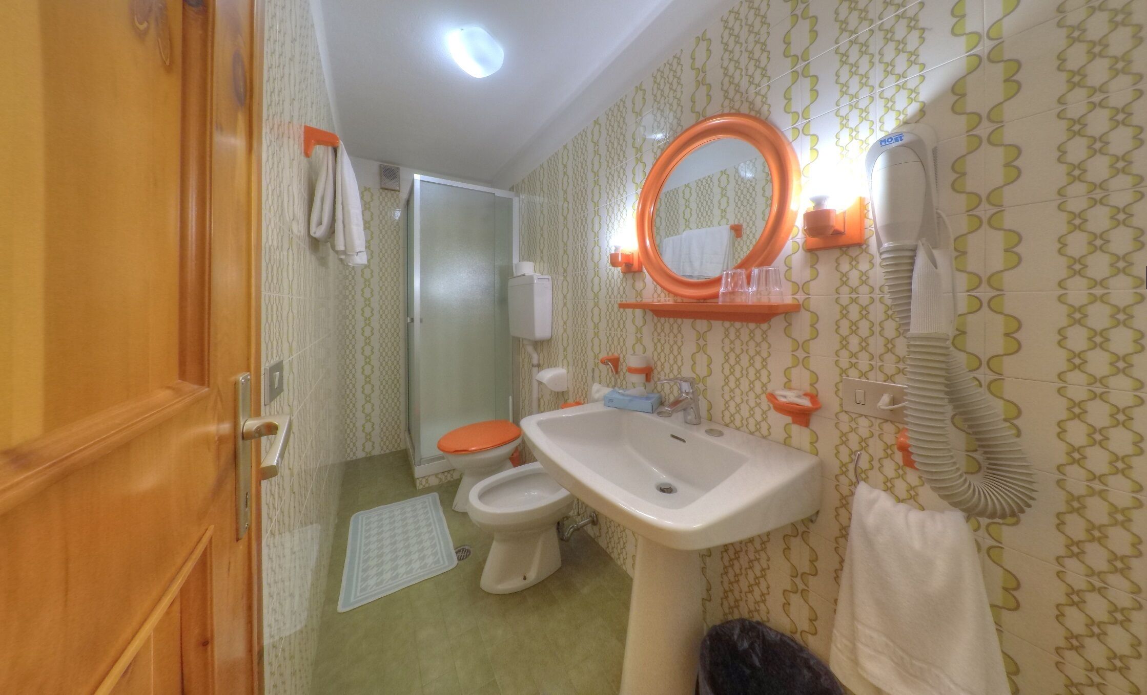 comfort double or twin room, balcony | bathroom | hair dryer, towels, soap, toilet paper