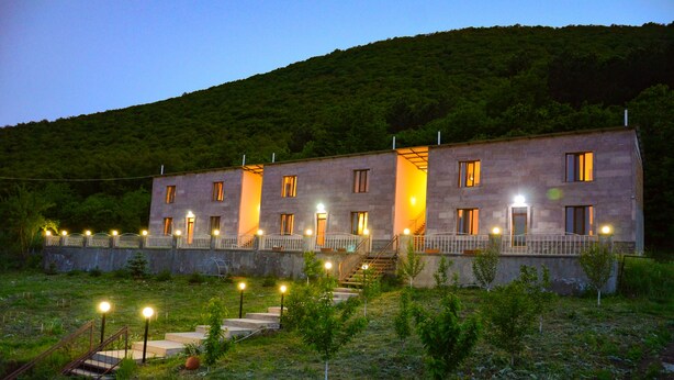 Front of property – evening/night - Yeghevnut Hotel (Goris)