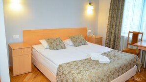 Classic Double Room, 1 Double Bed | In-room safe, soundproofing, rollaway beds, free WiFi - Yeghevnut Hotel (Goris)
