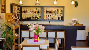 Bar (trong khuôn viên)