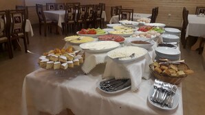 Breakfast, lunch, dinner and brunch served  - Yeghevnut Hotel (Goris)