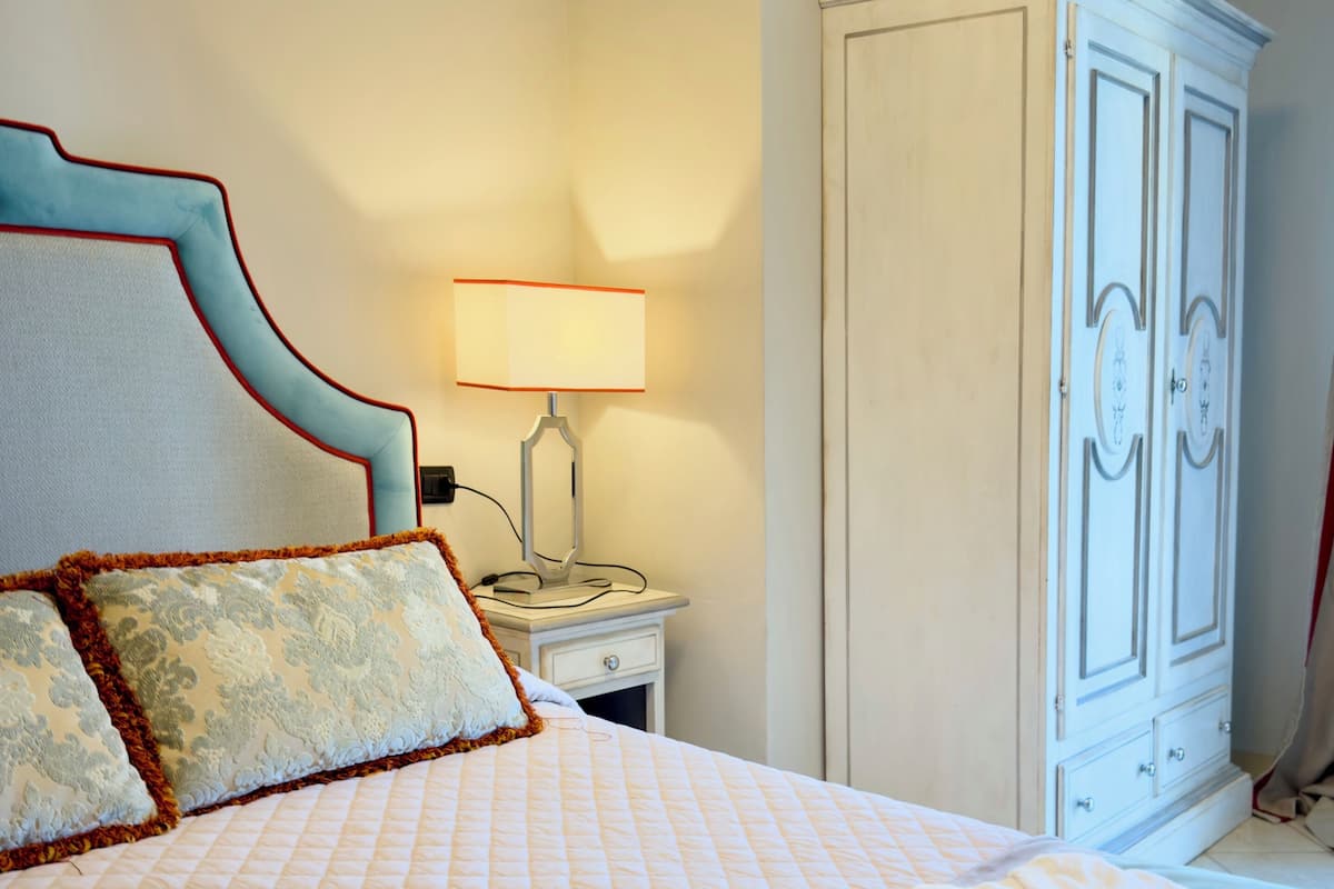 Deluxe Double Room, 1 Bedroom | Minibar, in-room safe, desk, free WiFi