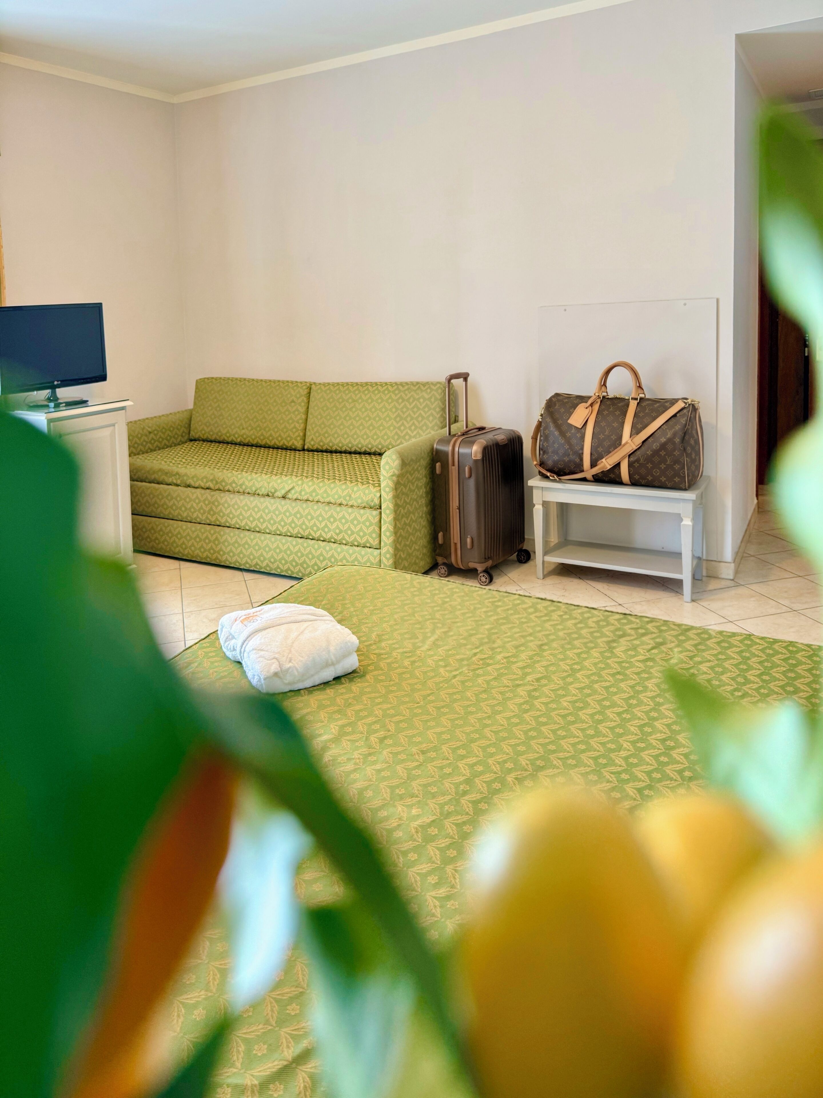 Neljän hengen huone | Minibaari, tallelokero huoneessa, työpöytä, ilmainen Wi-Fi