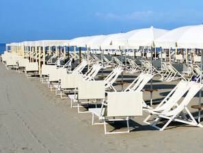 Spiaggia privata nelle vicinanze, lettini da mare, ombrelloni