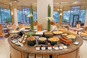 Colazione completa, servita tutte le mattine (550000 VND a persona)