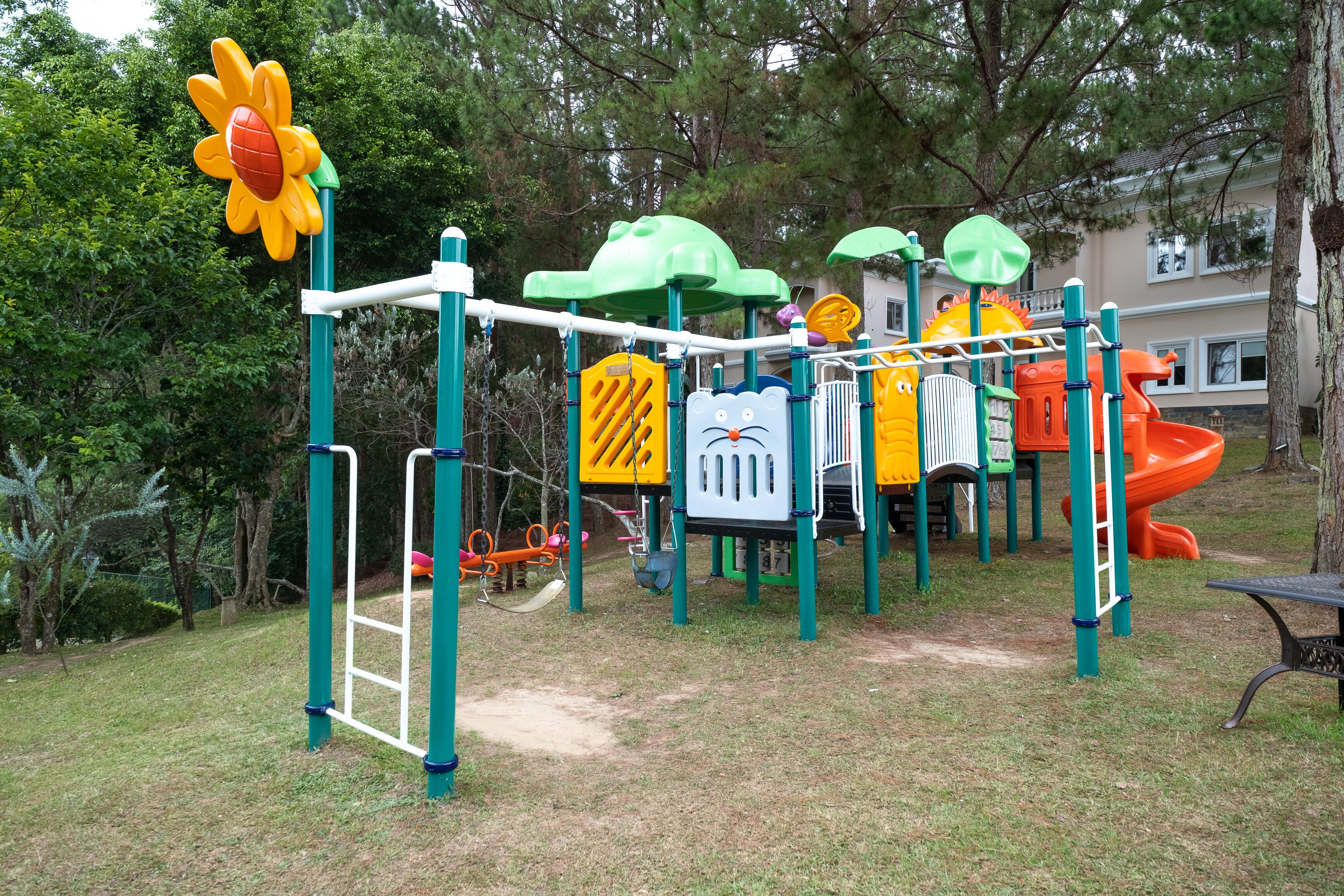 children’s play area – outdoor