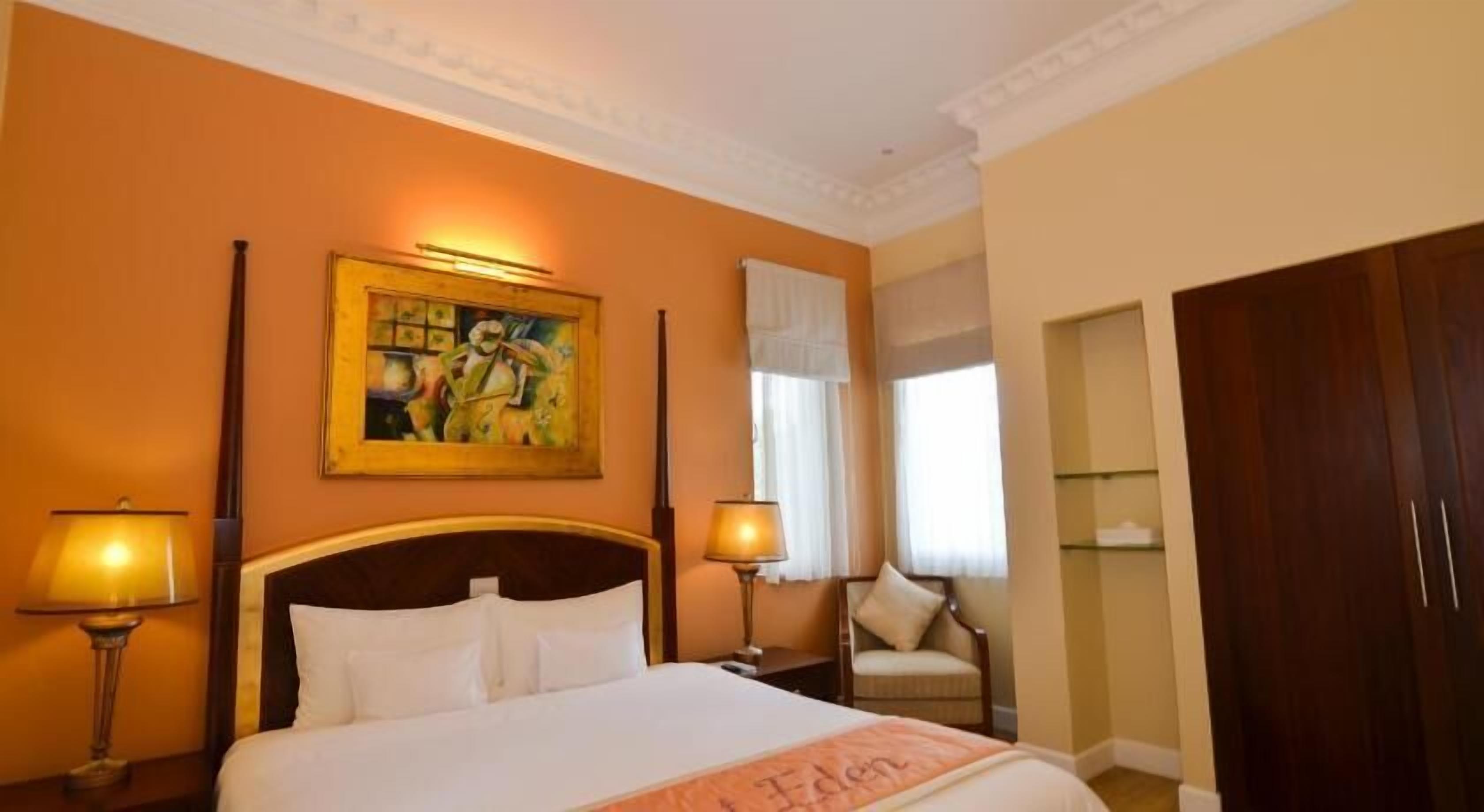 Minibar, in-room safe, desk, blackout curtains