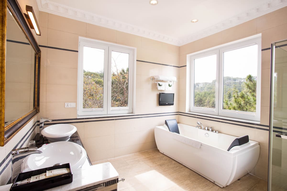 shower, free toiletries, hair dryer, bathrobes