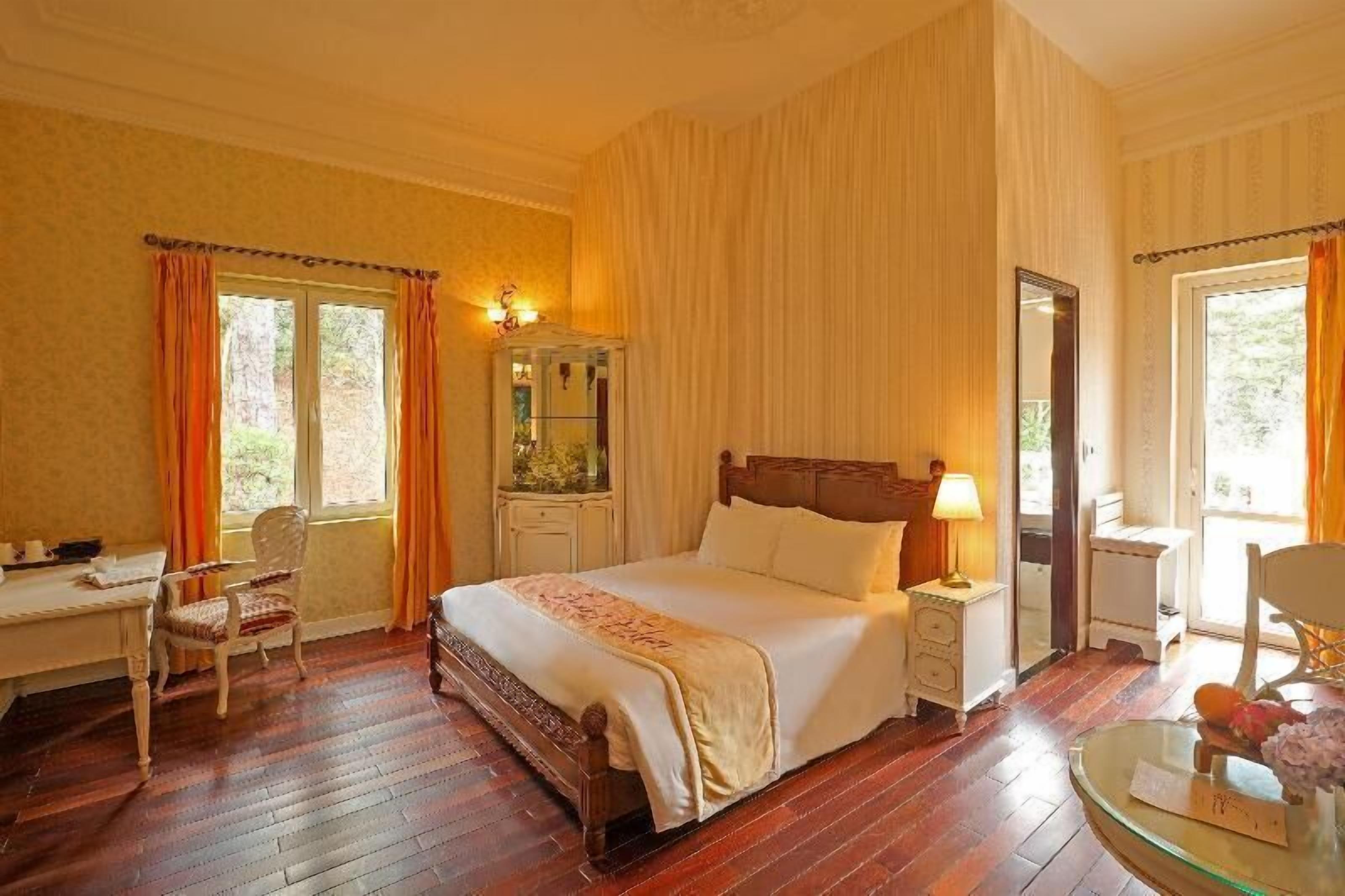 Minibar, in-room safe, desk, blackout curtains