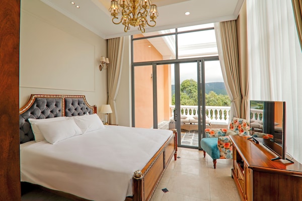 Minibar, in-room safe, desk, blackout curtains