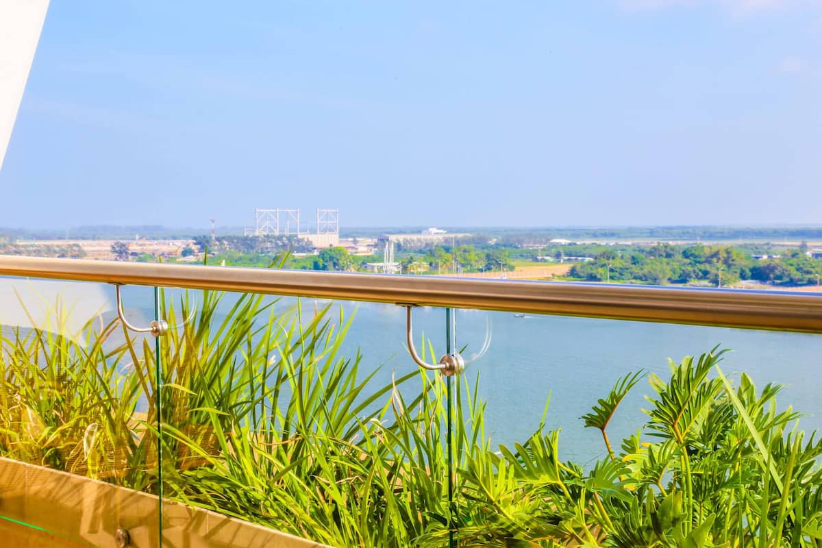 1 bedroom, premium bedding, in-room safe, desk