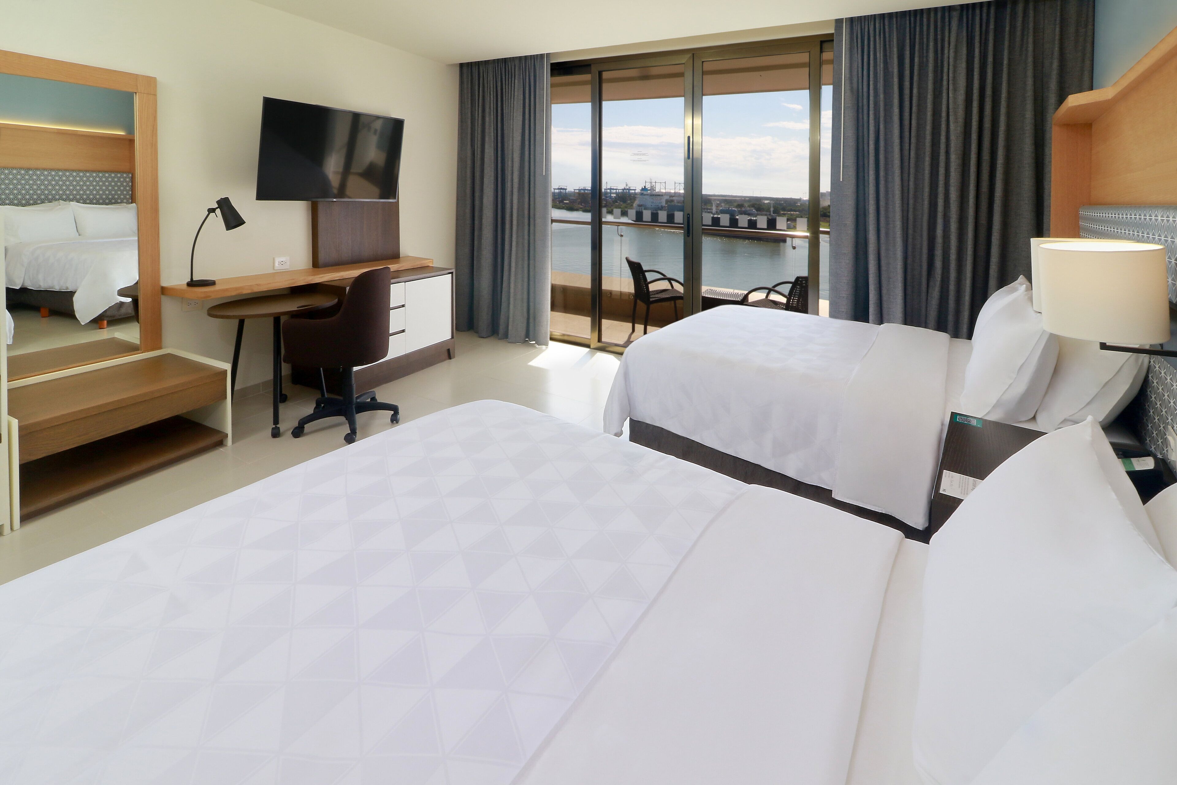 1 bedroom, premium bedding, in-room safe, desk