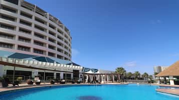 Outdoor pool, open 8:00 AM to 10:00 PM, pool loungers